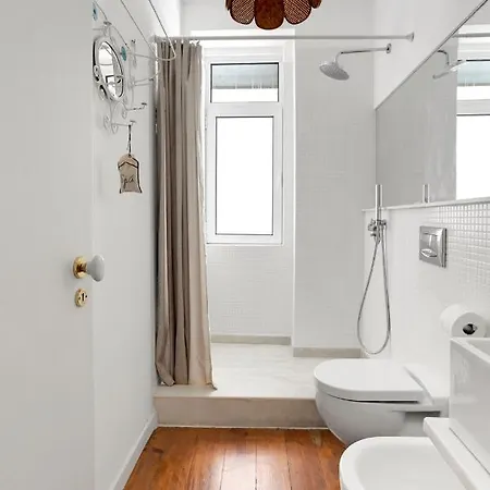 Amazing & Bright Loft In Hip Arroios With Private Rooftop! 公寓 *