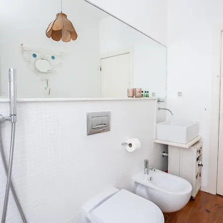 Amazing & Bright Loft In Hip Arroios With Private Rooftop! 公寓